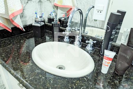 Casa à venda com 330m², 3 quartos e 6 vagasBanheiro da suíte 2