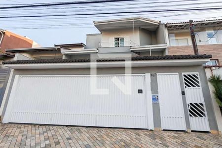 Casa à venda com 330m², 3 quartos e 6 vagasFachada