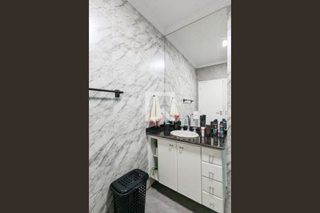 Casa à venda com 330m², 3 quartos e 6 vagasBanheiro da suíte 2