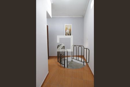 Casa para alugar com 360m², 5 quartos e 4 vagasEscada