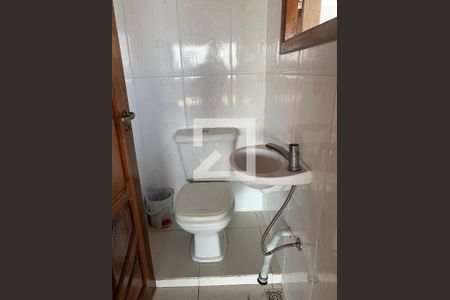 Casa de condomínio à venda com 180m², 3 quartos e 4 vagasLavabo