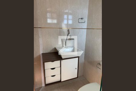 Casa de condomínio à venda com 180m², 3 quartos e 4 vagasBanheiro 2