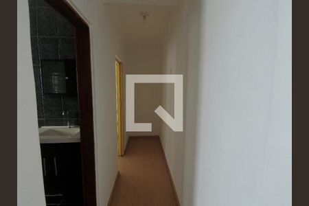 Casa para alugar com 47m², 2 quartos e 1 vagaCorredor quarto e banheiro 