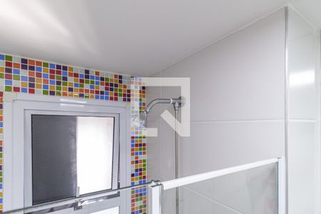Banheiro de apartamento à venda com 2 quartos, 50m² em Quitaúna, Osasco