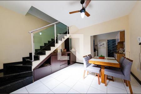 Sala de casa de condomínio à venda com 2 quartos, 158m² em João Pinheiro, Belo Horizonte