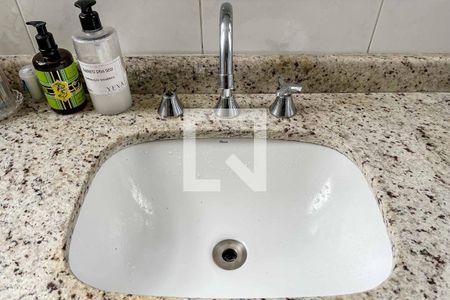 Apartamento à venda com 200m², 4 quartos e 3 vagas Apartamento à venda com 200m², 4 quartos e 3 vagasBanheiro da Suíte