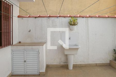 Casa à venda com 170m², 4 quartos e 1 vaga Casa à venda com 170m², 4 quartos e 1 vagaQuintal