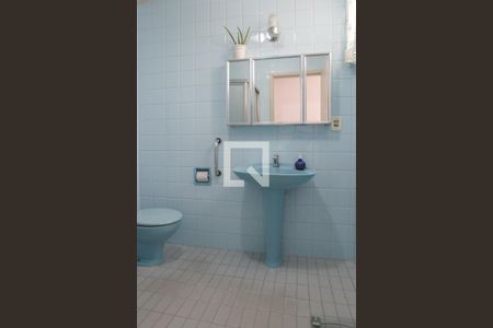 Casa à venda com 170m², 4 quartos e 1 vaga Casa à venda com 170m², 4 quartos e 1 vagaBanheiro Social