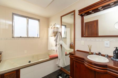 Apartamento à venda com 280m², 3 quartos e 3 vagasBanheiro da Suíte 1