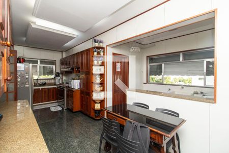 Apartamento à venda com 280m², 3 quartos e 3 vagasCozinha