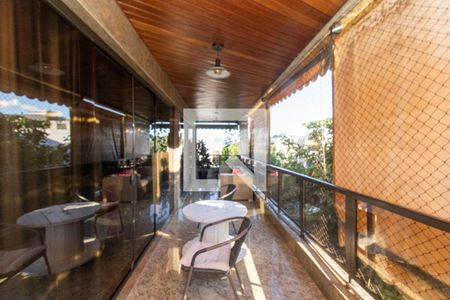 Apartamento à venda com 280m², 3 quartos e 3 vagasVaranda