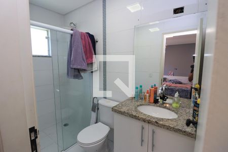 Casa de condomínio à venda com 75m², 2 quartos e 3 vagasBanheiro da Suíte 1
