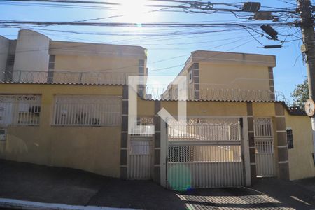 Casa de condomínio à venda com 75m², 2 quartos e 3 vagasFachada