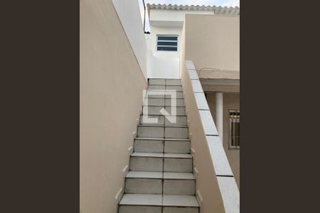 Casa para alugar com 300m², 6 quartos e 3 vagas Casa para alugar com 300m², 6 quartos e 3 vagasEscada