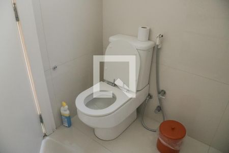 Casa de condomínio para alugar com 300m², 2 quartos e 3 vagasBanheiro da Suíte 1