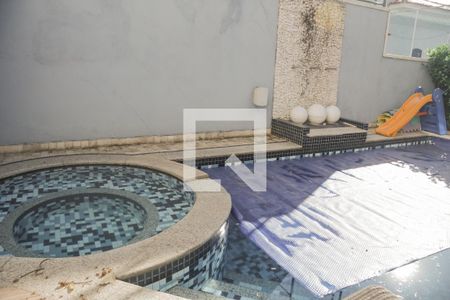 Casa de condomínio para alugar com 300m², 2 quartos e 3 vagasPiscina
