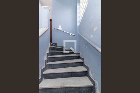 Apartamento à venda com 60m², 3 quartos e sem vagaEscada