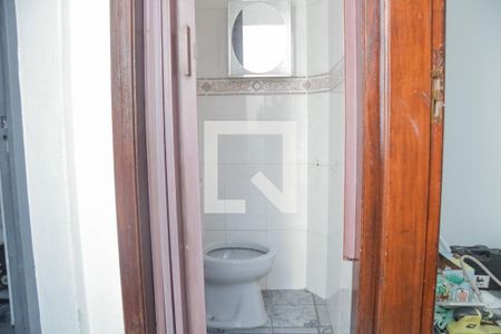 Casa de condomínio à venda com 100m², 3 quartos e 2 vagasBanheiro de serviço
