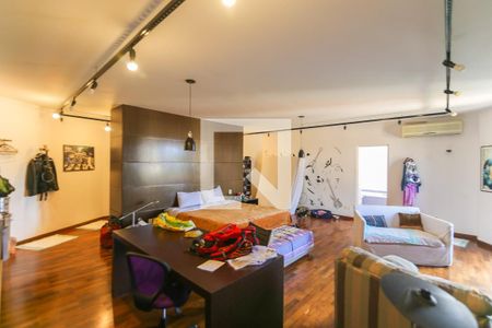 Casa à venda com 1300m², 6 quartos e 8 vagas Casa à venda com 1300m², 6 quartos e 8 vagasQuarto 2