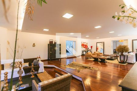Sala de casa à venda com 6 quartos, 1300m² em Vila Tramontano, São Paulo