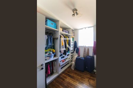 Casa à venda com 1300m², 6 quartos e 8 vagas Casa à venda com 1300m², 6 quartos e 8 vagasCloset da suíte 1