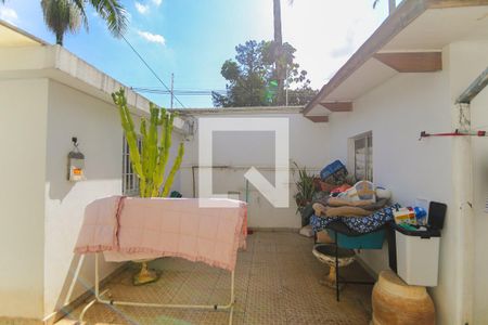 Casa à venda com 1300m², 6 quartos e 8 vagas Casa à venda com 1300m², 6 quartos e 8 vagasQuintal