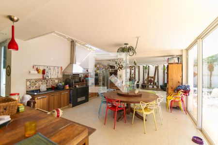 Casa à venda com 1300m², 6 quartos e 8 vagas Casa à venda com 1300m², 6 quartos e 8 vagasCozinha