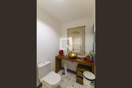 Casa à venda com 1300m², 6 quartos e 8 vagas Casa à venda com 1300m², 6 quartos e 8 vagasLavabo 4