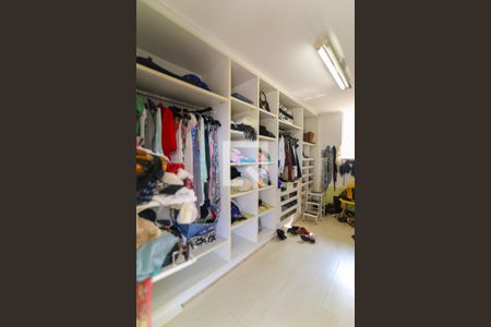 Casa à venda com 1300m², 6 quartos e 8 vagas Casa à venda com 1300m², 6 quartos e 8 vagasCloset da suíte 1