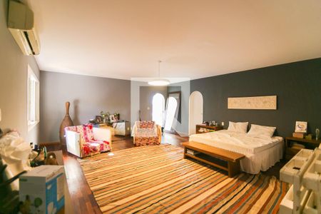 Casa à venda com 1300m², 6 quartos e 8 vagas Casa à venda com 1300m², 6 quartos e 8 vagasQuarto 3