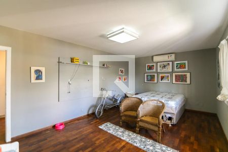 Casa à venda com 1300m², 6 quartos e 8 vagas Casa à venda com 1300m², 6 quartos e 8 vagasQuarto 1