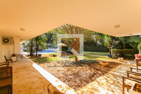 Casa à venda com 1300m², 6 quartos e 8 vagas Casa à venda com 1300m², 6 quartos e 8 vagasÁrea externa