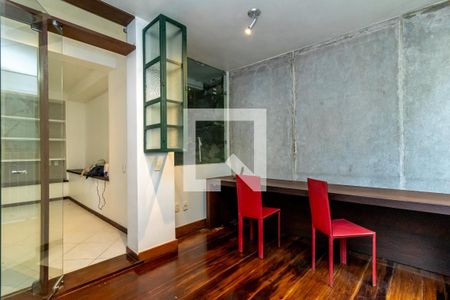 Casa de condomínio à venda com 450m², 5 quartos e 2 vagasEscritório