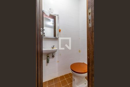 Casa de condomínio à venda com 450m², 5 quartos e 2 vagasBanheiro de serviço