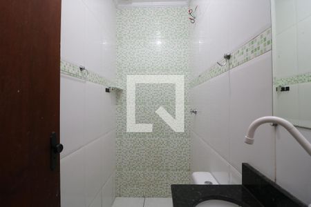 Banheiro de casa para alugar com 1 quarto, 65m² em Parque Sao Rafael, São Paulo
