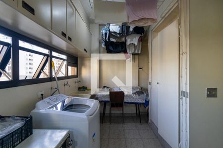 Apartamento à venda com 250m², 4 quartos e 4 vagas Apartamento à venda com 250m², 4 quartos e 4 vagasÁrea de serviço