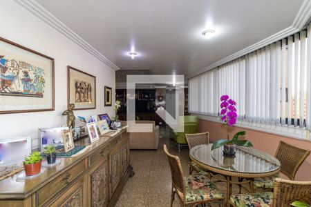 Apartamento à venda com 250m², 4 quartos e 4 vagas Apartamento à venda com 250m², 4 quartos e 4 vagasSala de Estar 2