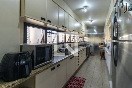 Apartamento à venda com 250m², 4 quartos e 4 vagas Apartamento à venda com 250m², 4 quartos e 4 vagasCozinha