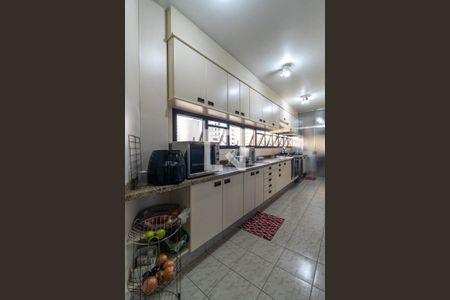 Apartamento à venda com 250m², 4 quartos e 4 vagas Apartamento à venda com 250m², 4 quartos e 4 vagasCozinha