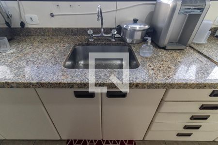 Apartamento à venda com 250m², 4 quartos e 4 vagas Apartamento à venda com 250m², 4 quartos e 4 vagasCozinha