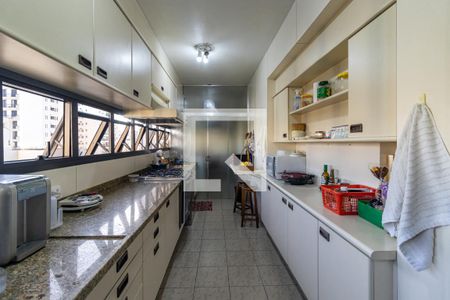 Apartamento à venda com 250m², 4 quartos e 4 vagas Apartamento à venda com 250m², 4 quartos e 4 vagasCozinha