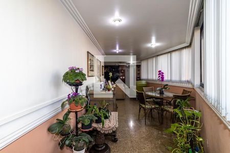 Apartamento à venda com 250m², 4 quartos e 4 vagas Apartamento à venda com 250m², 4 quartos e 4 vagasSala de Estar 2