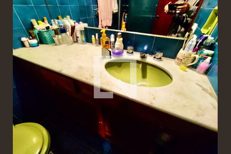 Apartamento à venda com 135m², 3 quartos e 2 vagasBanheiro social 