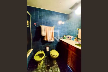 Apartamento à venda com 135m², 3 quartos e 2 vagasBanheiro social 