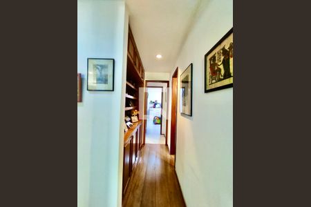 Apartamento à venda com 135m², 3 quartos e 2 vagasCorredor