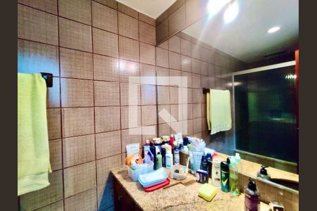 Apartamento à venda com 135m², 3 quartos e 2 vagasSuíte banheiro 