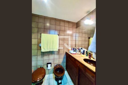 Apartamento à venda com 135m², 3 quartos e 2 vagasSuíte banheiro 