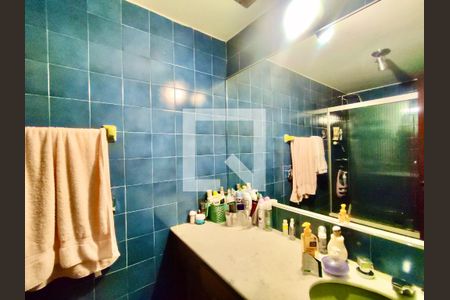 Apartamento à venda com 135m², 3 quartos e 2 vagasBanheiro social 