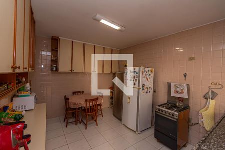 Casa à venda com 220m², 4 quartos e 3 vagasCozinha 