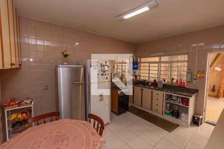 Casa à venda com 220m², 4 quartos e 3 vagasCozinha 